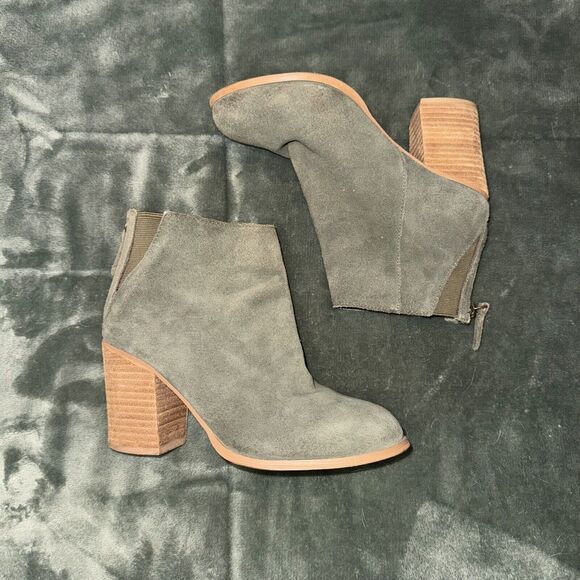 Urban Outfitters Women's Ankle Boots Sz 6 Moss Green Suede Block Heel Back Zip - Picture 1 of 8